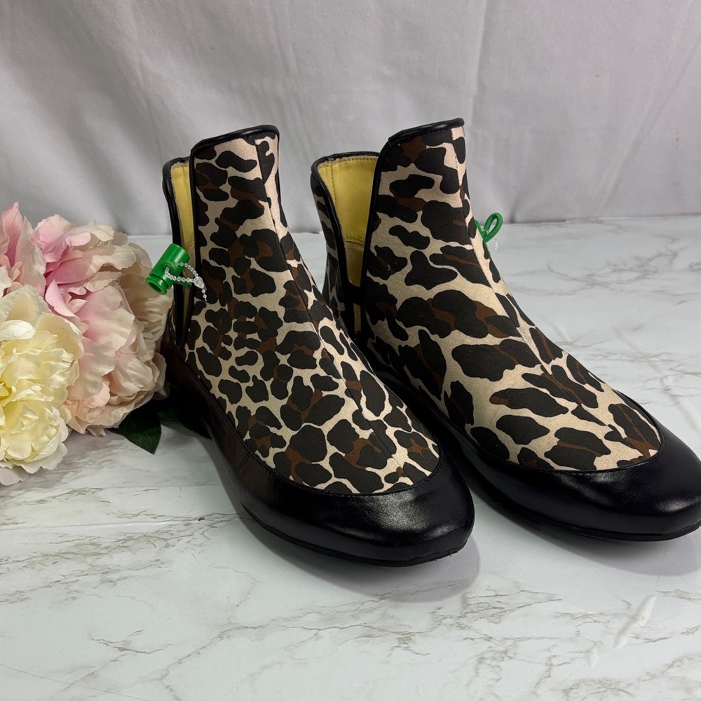 GENUINE TORY BURCH "LOGO TOGGLE" ANKLE BOOTIES  IN REVA LEOPARD/BLACK Size 7